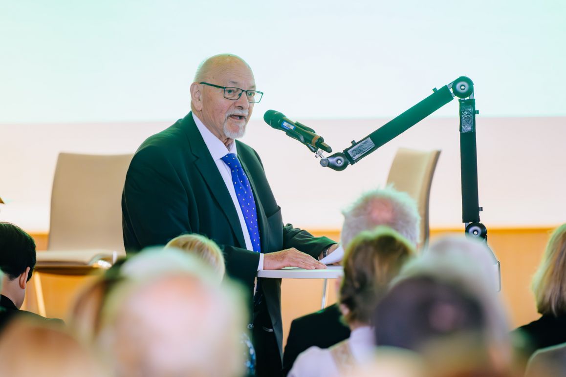 Heinz Köhler, (Kreisdirektor a.D. und heutige Vorsitzende des Fördervereins Kreismuseum Wewelsburg e. V.